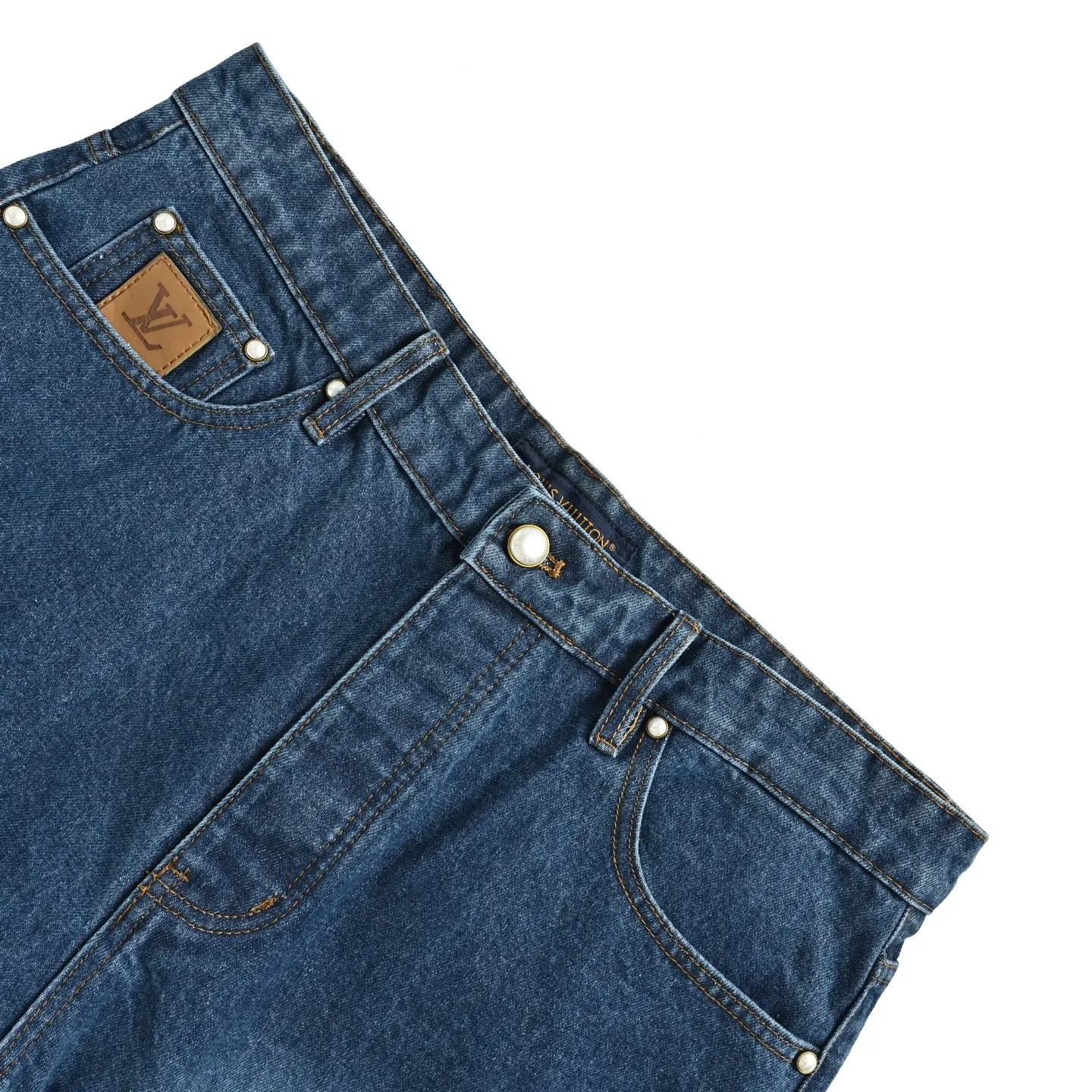 Louis Vuitton/Louis Vuitton denim shorts with embroidered logo on the back pocket